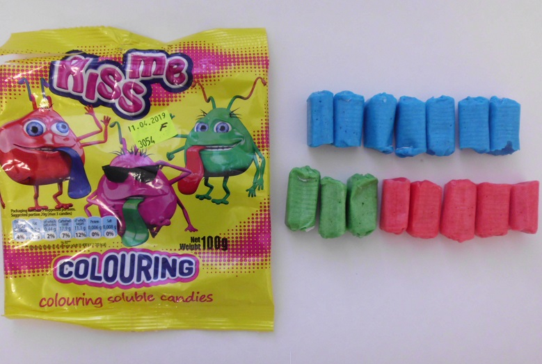 Ha ilyen cukorkát vettél, ne add a gyereknek! - Hiperaktivitást, allergiás reakciókat is okozhat a benne lévő színezék